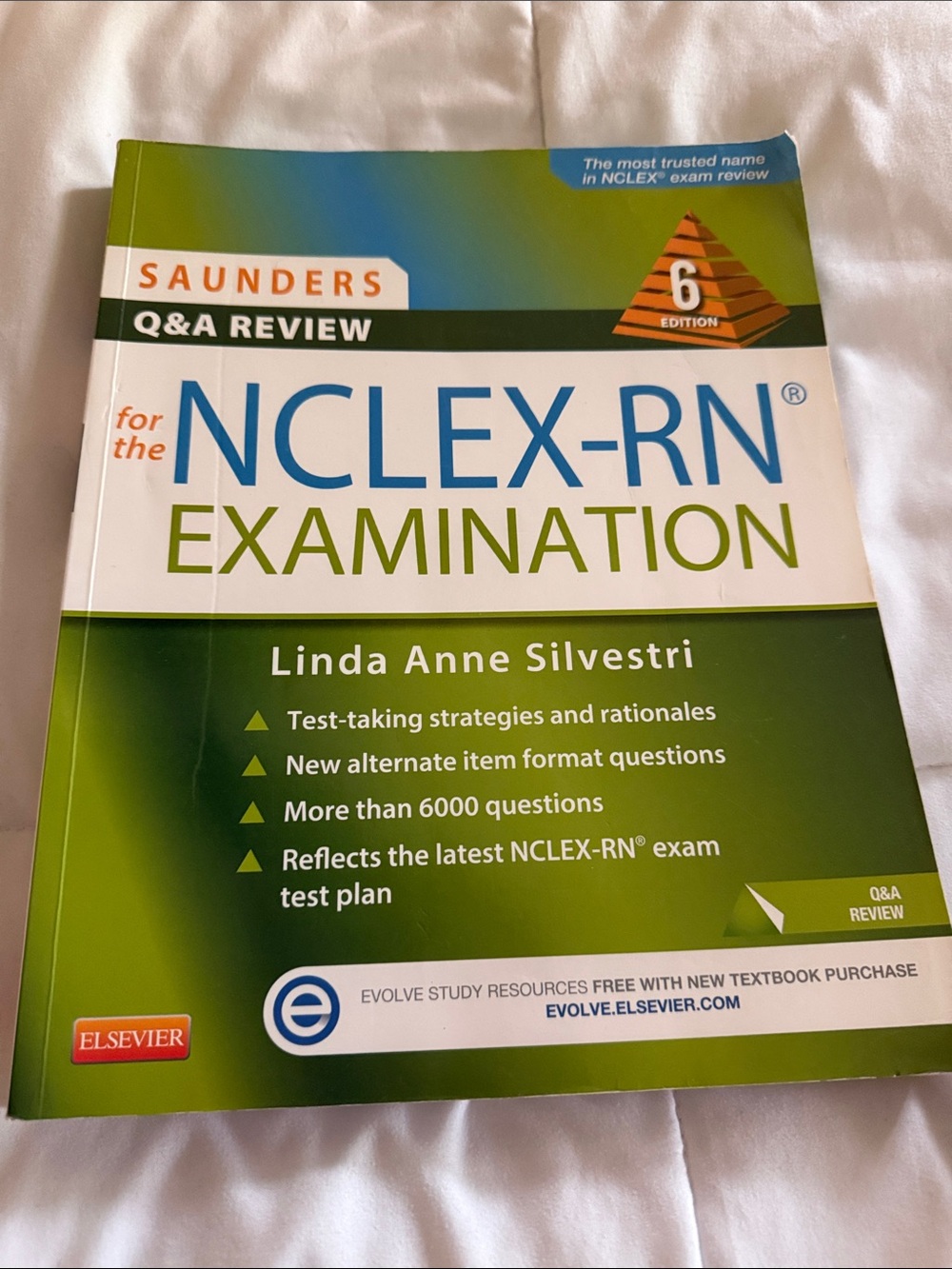 Saunders NCLEX-RN Examination Review Book